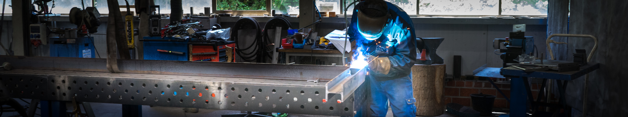 Stoll Abwassertechnik - Schweißer bei der Arbeit